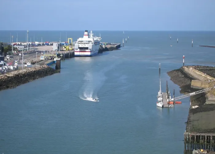 Joli Au Calme Dans Un Jardin Privatif Casa de Férias Ouistreham